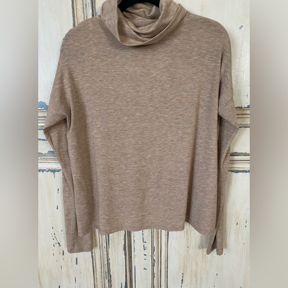 RACHEL ROY BROWN TURTLENECK WITH LEATHER STRIP DOWN THE BACK.